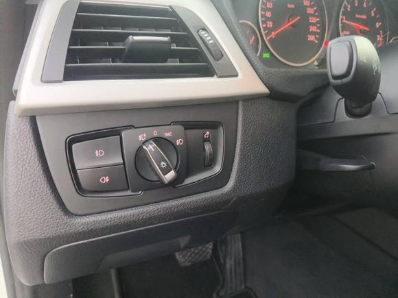 [青岛·鲁B] 二手宝马宝马3系2013款 320i 时尚型