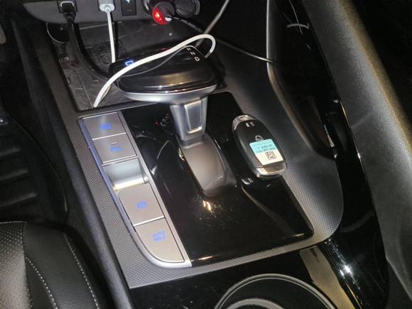 [南京·苏A] 二手现代伊兰特2023款 1.5L CVT LUX尊贵版