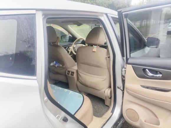 [西安·陕A] 二手日产奇骏2014款 2.0L CVT舒适版 2WD