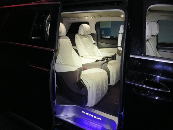 [上海·沪A] 二手腾势腾势D92024款 DM-i 1050 尊享型