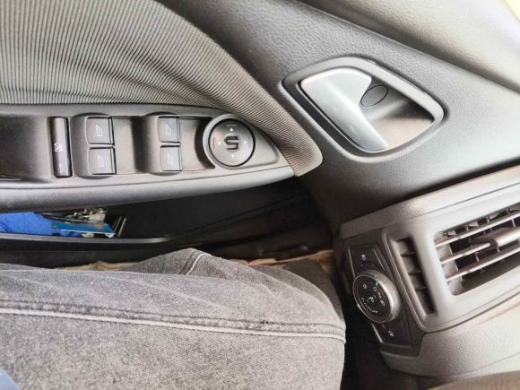 [杭州·浙A] 二手福特福克斯2012款 两厢 1.6L 手动舒适型