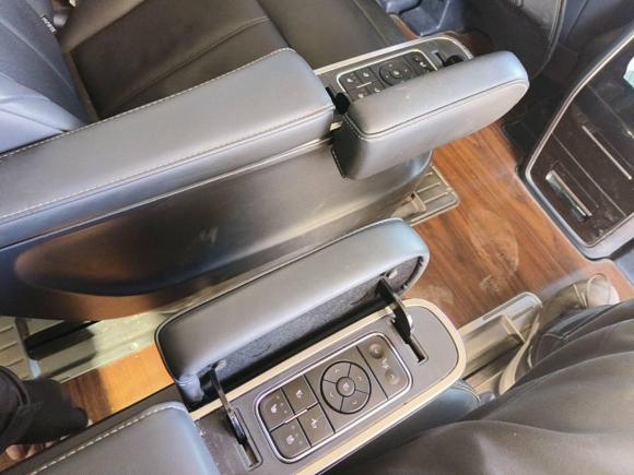 [西安·陕A] 二手广汽传祺传祺M82021款 领秀系列 390T 至尊版