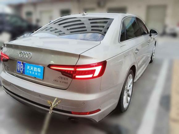 [深圳·粤B] 二手奥迪奥迪A4L2018款 30周年年型 40 TFSI 时尚型