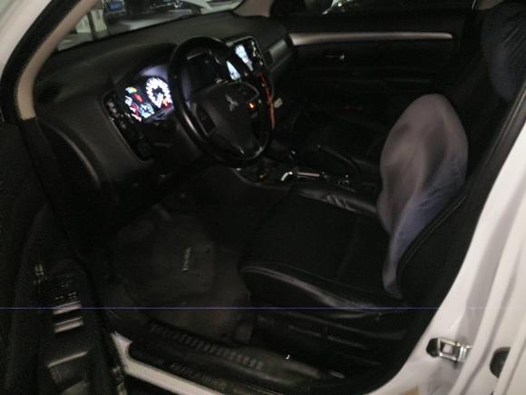 [上海·沪A] 二手三菱欧蓝德2013款 2.4L 四驱豪华导航版 7座