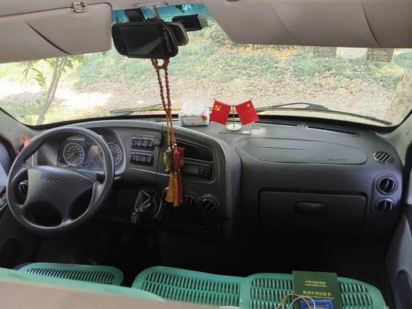 [苏州·苏E] 二手依维柯依维柯褒迪2017款 2.5T经典A32客车中顶6-7座47Z5