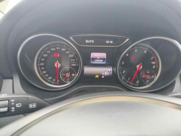 [上海·沪L] 二手奔驰奔驰GLA2017款 GLA 200 动感型