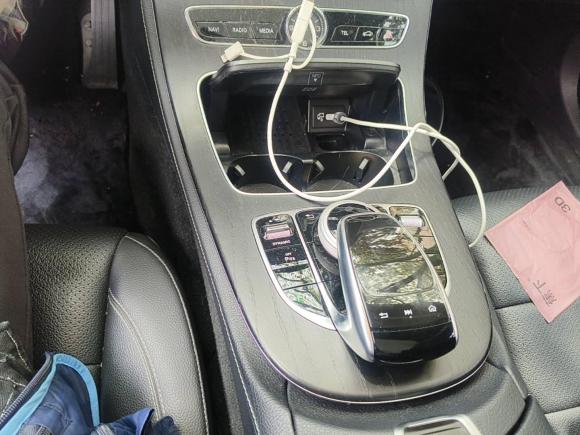 [上海·沪D] 二手奔驰奔驰E级2018款 改款 E 300 L 运动豪华型