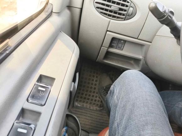 [义乌·浙G] 二手大通新途V802015款 2.5T 手动傲运通版短轴中顶