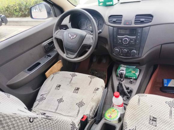 [无锡·苏B] 二手五菱汽车五菱宏光2015款 1.5L S 基本型国V