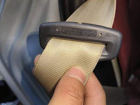 [青岛·鲁U] 二手奥迪奥迪A4L2010款 2.0 TFSI 标准型