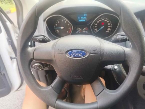 [上海·粤B] 二手福特福克斯2012款 两厢 1.6L 手动舒适型