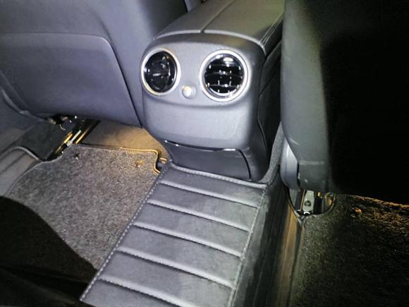 [上海·沪D] 二手奔驰奔驰C级2018款 C 200 L 运动版