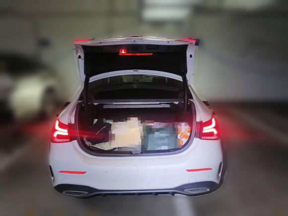 [上海·苏U] 二手奔驰奔驰A级2020款 改款 A 200 L 运动轿车时尚型