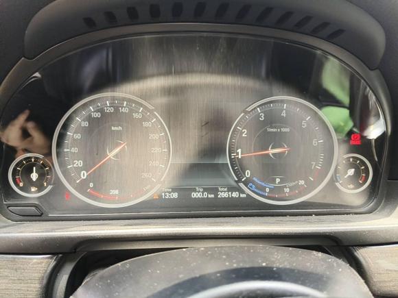 [南京·苏A] 二手宝马宝马5系2014款 528Li 豪华设计套装