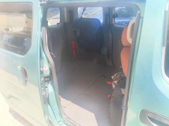 [苏州·苏E] 二手日产日产NV2002011款 1.6L 232座 尊雅型