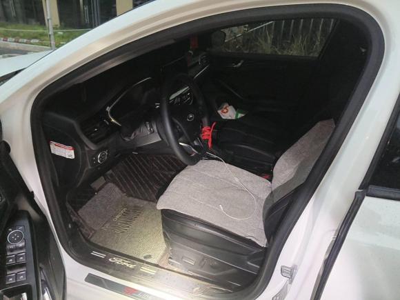 [深圳·桂K] 二手福特福克斯2022款 两厢 EcoBoost 180 自动ST Line