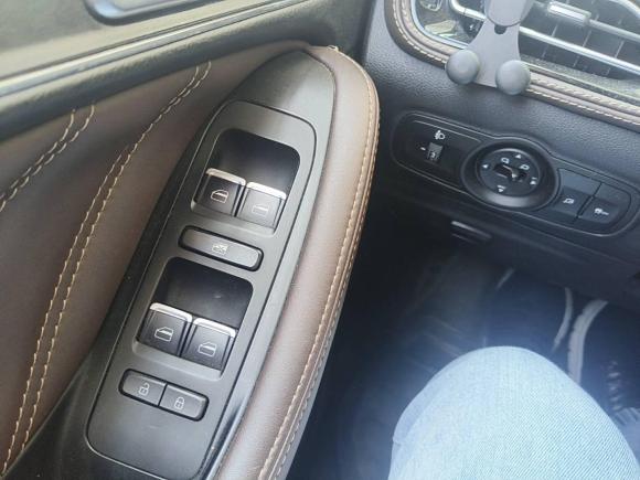 [上海·皖M] 二手奇瑞瑞虎72018款 1.5T 手动豪华版 国V