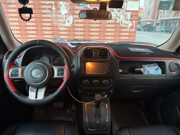 [义乌·黑M] 二手Jeep自由客2013款 2.4 炫黑运动版