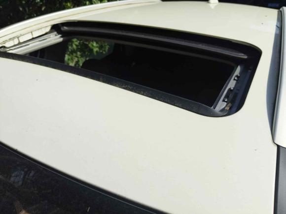 [无锡·苏J] 二手一汽森雅R72017款 1.6L 自动智能型