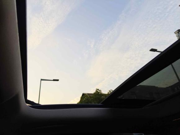 [上海·沪A] 二手奔驰奔驰E级新能源2022款 改款三 E 350 e L 插电式混合动力轿车