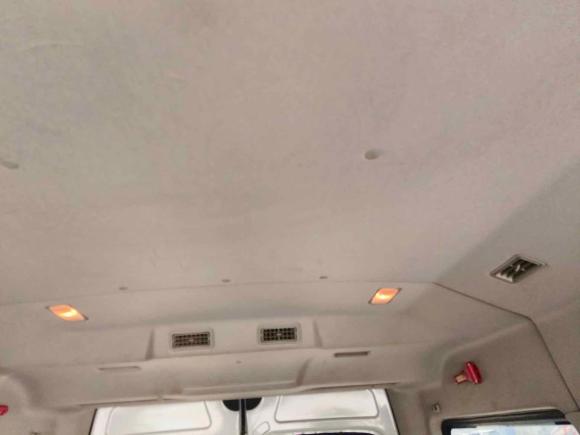 [济南·鲁A] 二手上汽大通MAXUS新途V802019款 2.5T经典款6挡手动商旅短轴中顶9座