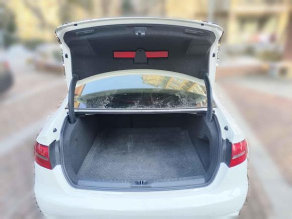 [南京·苏A] 二手奥迪奥迪A4L2013款 35 TFSI 自动标准型