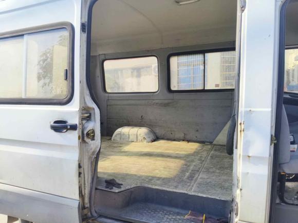 [宁波·浙B] 二手依维柯依维柯褒迪2017款 2.5T经典A32客车中顶6-7座47Z5