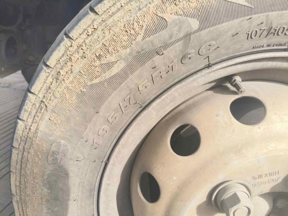 [武汉·鄂A] 二手依维柯依维柯得意2020款 2.5T A40客车双胎中顶5-9座国VI