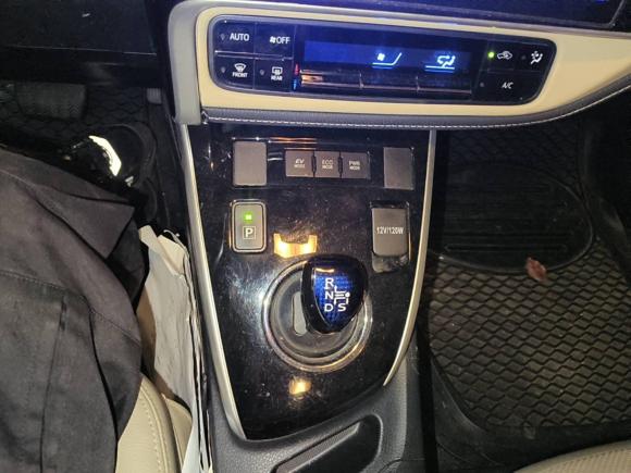 [深圳·粤B] 二手丰田雷凌2017款 改款双擎 1.8H GS E-CVT精英天窗版 国VI