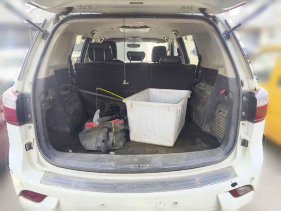 [南昌·赣A] 二手五十铃mu-X牧游侠2017款 2.5T 两驱自动尊享型 5座