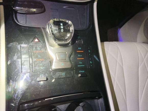 [上海·沪A] 二手腾势腾势D92024款 DM-i 1050 尊享型