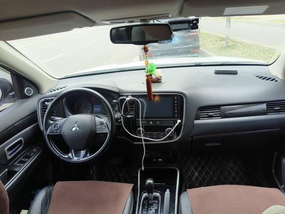 [西安·陕A] 二手三菱欧蓝德2018款 2.0L 两驱荣耀版 5座