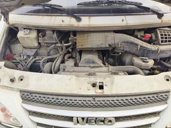 [苏州·苏E] 二手依维柯依维柯褒迪2017款 2.5T经典A37客车高顶7座47Z5