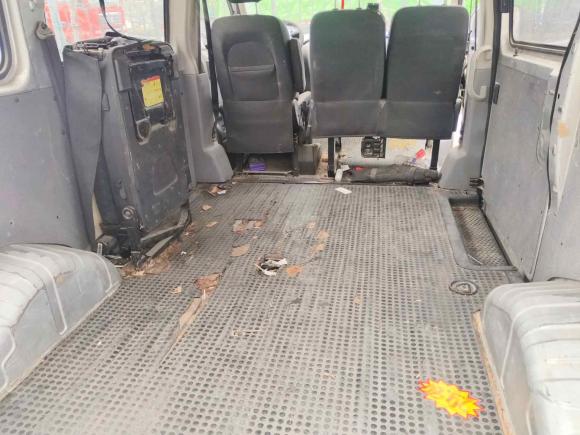 [合肥·沪C] 二手上汽大通MAXUS新途V802018款 2.5T 6挡手动傲运通短轴中顶5-6座