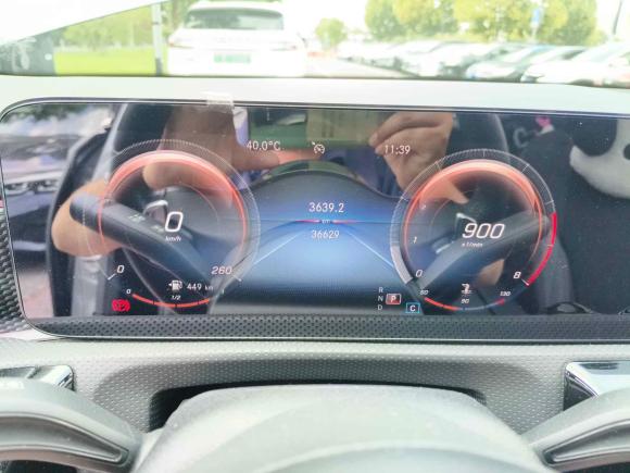 [上海·沪B] 二手奔驰奔驰A级2021款 A 200 L 运动轿车时尚型