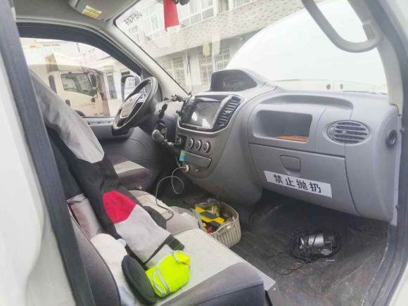 [嘉兴·浙F] 二手大通新途V802019款 2.5T经典款6挡手动厢式货车VAN短轴中顶2/3座