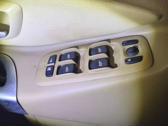 [广州·粤A] 二手沃尔沃沃尔沃XC902010款 2.5T AWD