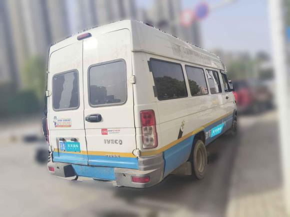 [武汉·鄂A] 二手依维柯依维柯得意2020款 2.5T A40客车双胎中顶5-9座国VI