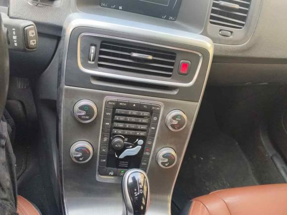 [上海·沪B] 二手沃尔沃沃尔沃V602016款 T5 智雅版