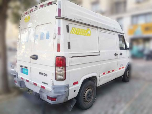 [南京·苏A] 二手依维柯依维柯得意2017款 2.8T V35箱货中顶3/6座43S5