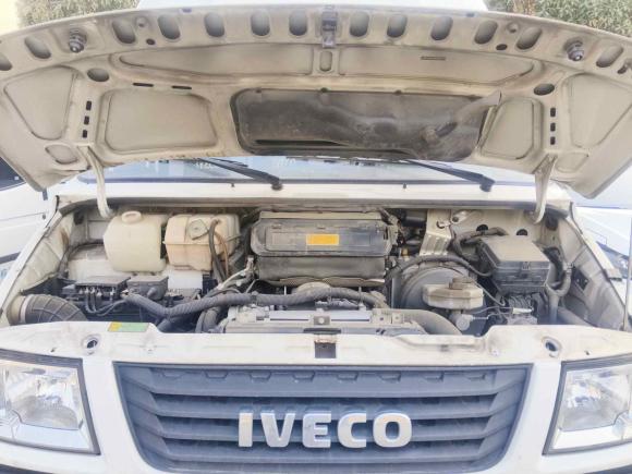 [武汉·鄂A] 二手依维柯依维柯得意2021款 2.5T A40 M1客车5-9座长轴中顶双胎侧拉门