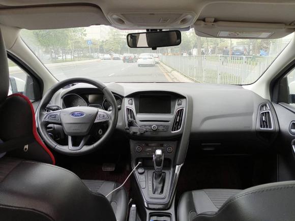 [深圳·粤S] 二手福特福克斯2018款 三厢经典 EcoBoost 180 自动精英型