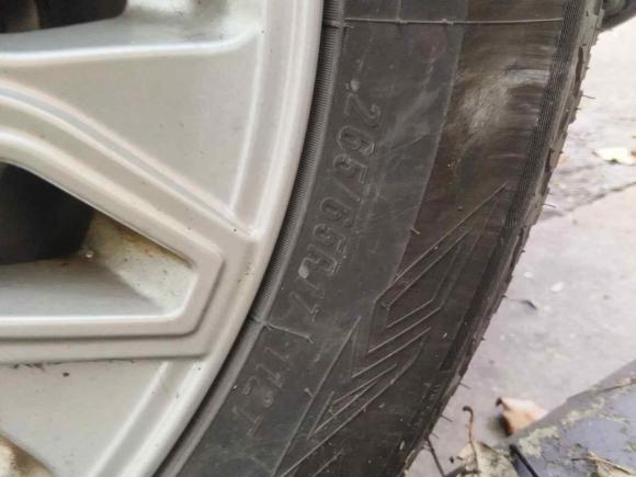 [上海·沪A] 二手江铃驭胜S3502013款 2.4T 自动两驱柴油豪华版5座