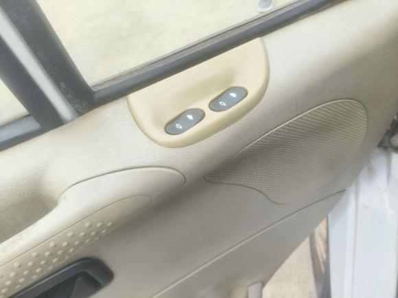 [上海·沪D] 二手福特经典全顺2013款 2.8T改款柴油冰白物流车长轴中顶JX493ZLQ4