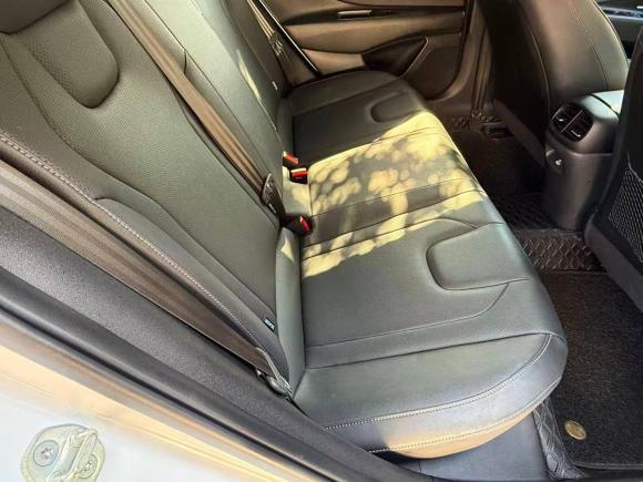 [广州·粤S] 二手现代伊兰特2022款 1.5L CVT LUX尊贵版