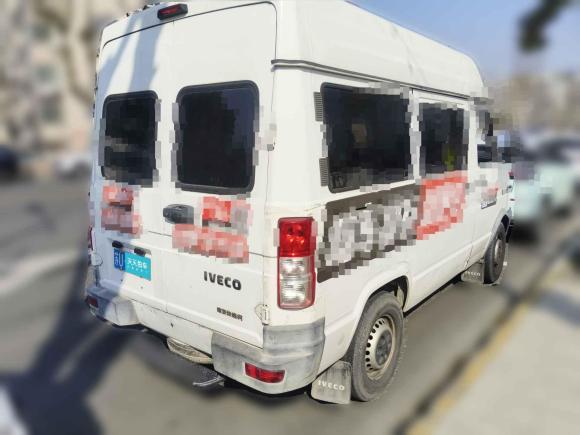 [苏州·苏U] 二手依维柯依维柯得意2017款 2.5T A35客车5-7座47Z5