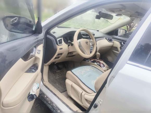 [西安·陕A] 二手日产奇骏2014款 2.0L CVT舒适版 2WD