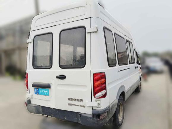 [苏州·苏E] 二手依维柯依维柯褒迪2017款 2.5T经典A37客车高顶7座47Z5