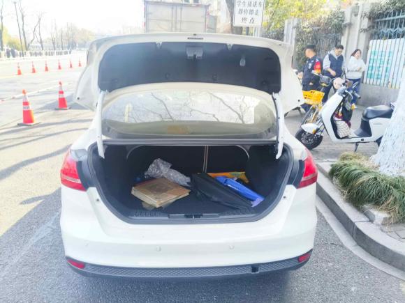 [杭州·浙A] 二手福特福克斯2015款 三厢 1.6L 自动舒适型