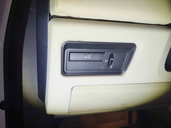 [广州·粤A] 二手路虎揽胜极光2012款 2.0T 5门耀致版